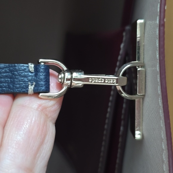 Beautiful  kate spade roomy tote with little pouch. - Picture 7 of 7